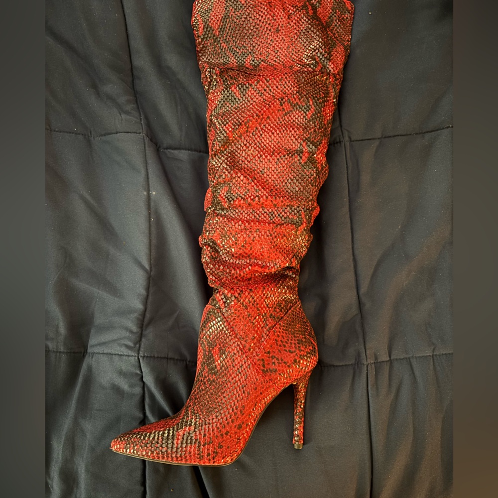 🔥 Jessica Simpson Red Snakeskin Thigh-High Boots – Size 10 – NEW 🔥 - Picture 6 of 6